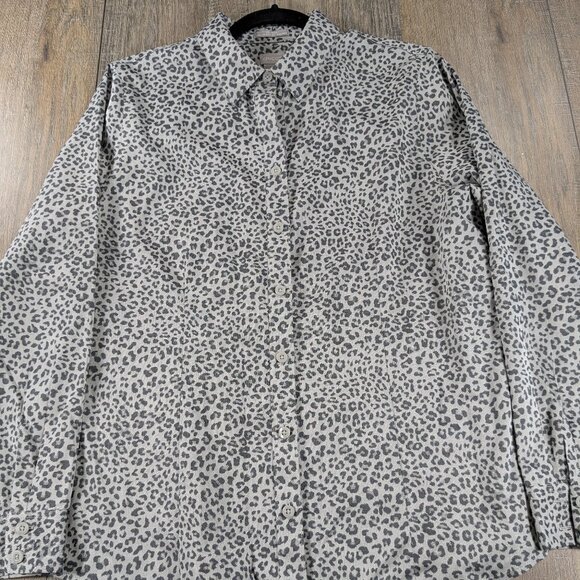 Chicos Top Womens Medium Gray Leopard Print Button Up No Iron Coolmax Preppy - Picture 1 of 10